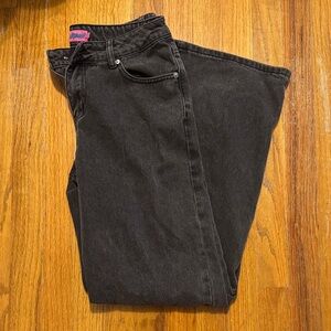 EDIKTED - Raelynn Washed Low Rise Baggy Jeans